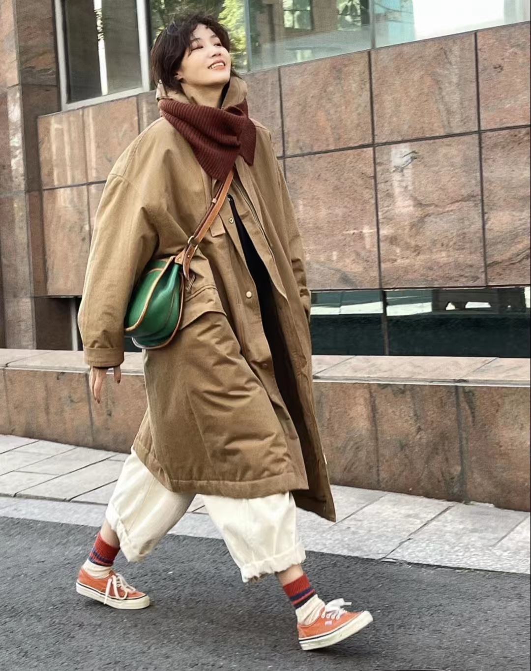 男卡其色上衣配什么颜色下装好看,卡其色里面搭配什么颜色好看