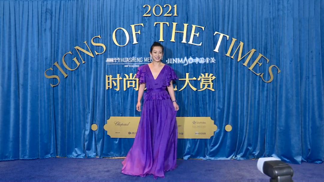 因为肩塌而红毯翻车的女明星,各个女星的红毯穿衣事故