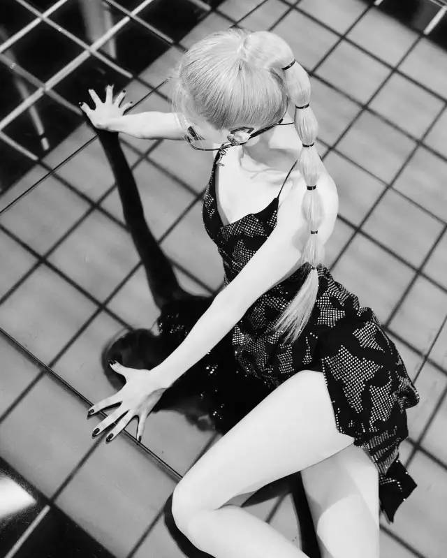 「冠希福利」澳洲野玫瑰!名媛风天花板!她还是罗斯的迷妹……