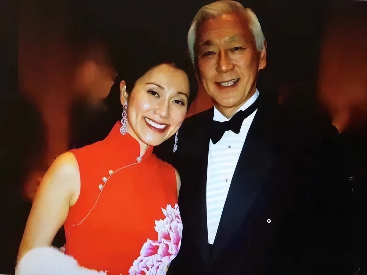 华人富豪捐了300亿给美国,爱国人士捐款一千万