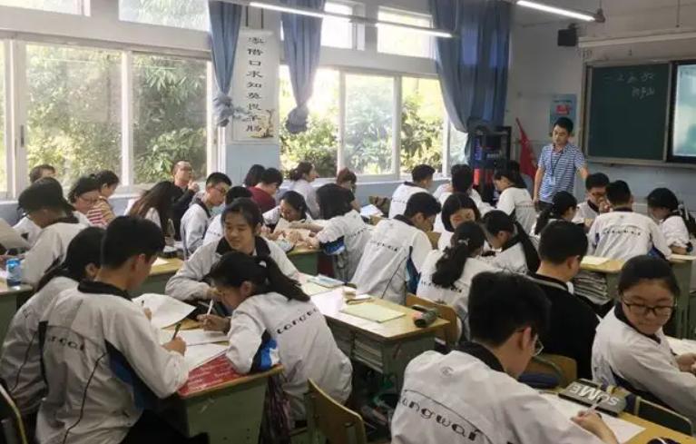 46岁女子离婚三年怀孕竟赖上前夫,46岁高龄孕妇离婚三年又怀孕