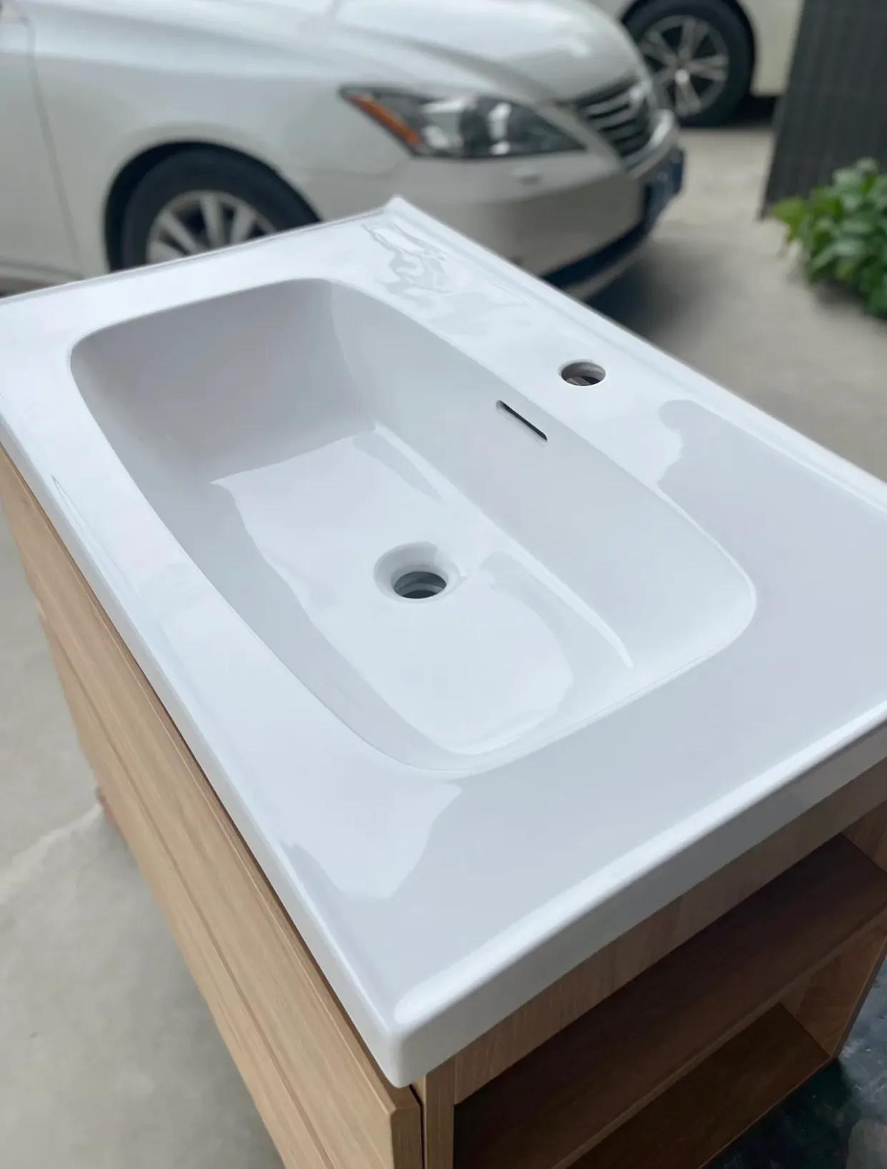 浴室柜一体盆选陶瓷好还是岩板好,浴室柜是用一体陶瓷盆还是大理石