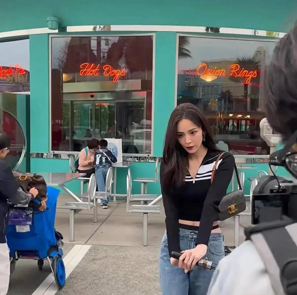 古力娜扎火爆牛仔裤,古力娜扎微喇裤