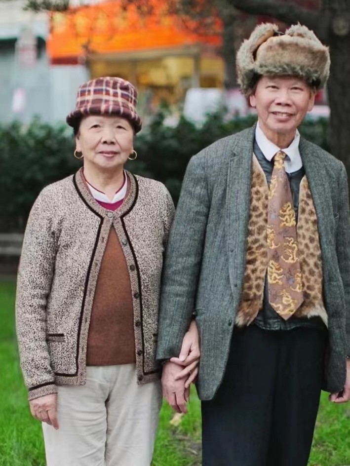 不管男人女人，上了年纪后都要少戴“老年帽”，换成这些会更洋气