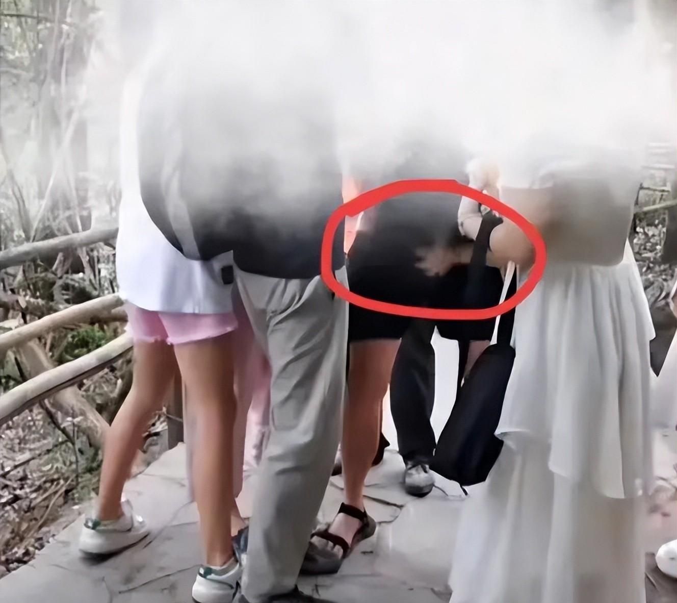 男子劝架被女子抓住隐私部位，痛得直不起腰，网友：这算性骚扰吗