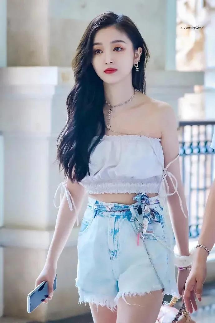 演4部剧，收入上亿元，日收入30万以上，娱乐圈的豪，无人可知