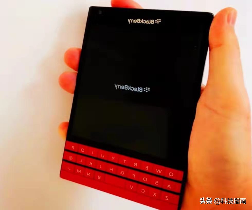 黑莓q30对比黑莓p9983,科技好物推荐黑科技