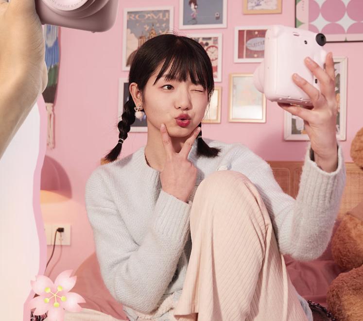 富士拍立得相机instaxmini12出片,富士instaxmini11拍出来效果