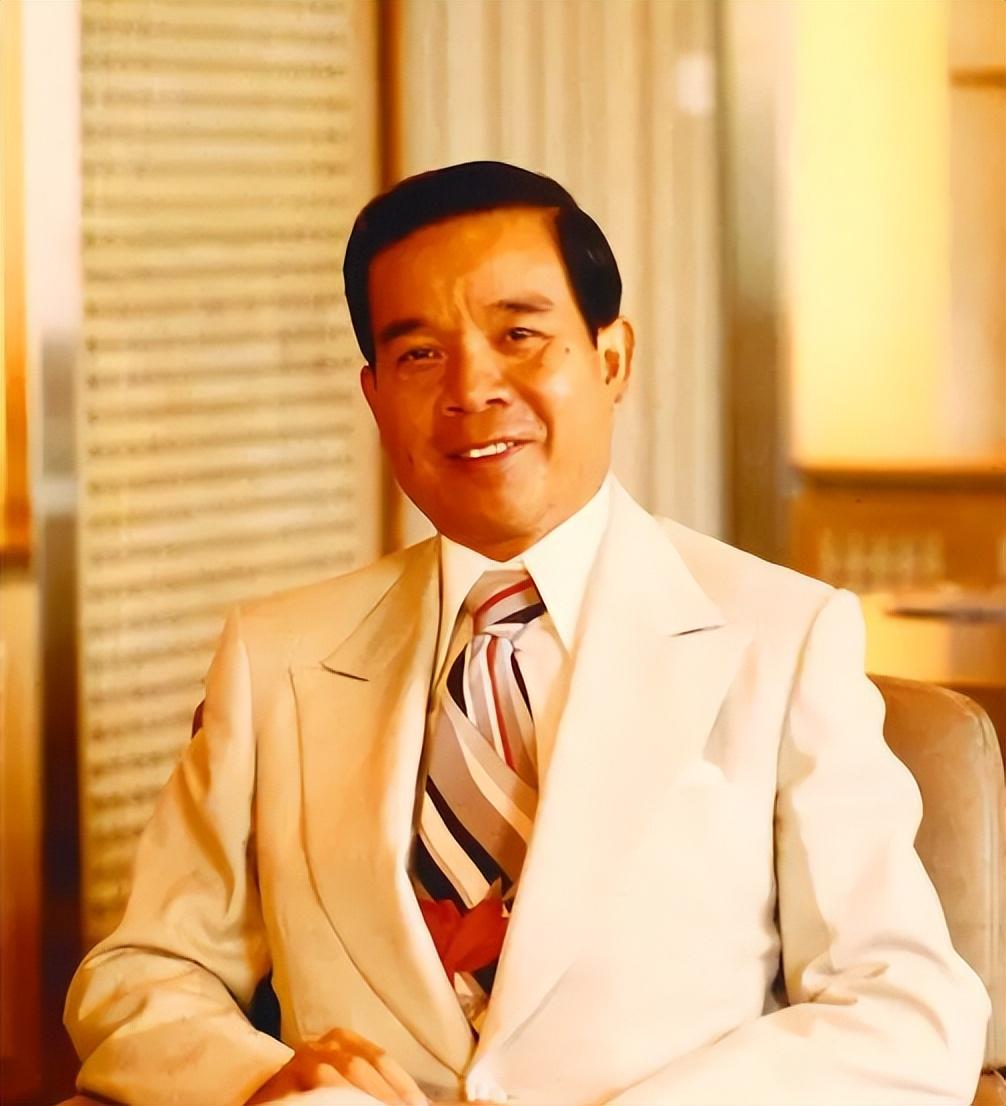 曾经的地产大亨许家印衣锦还乡,许家印30年商海浮沉