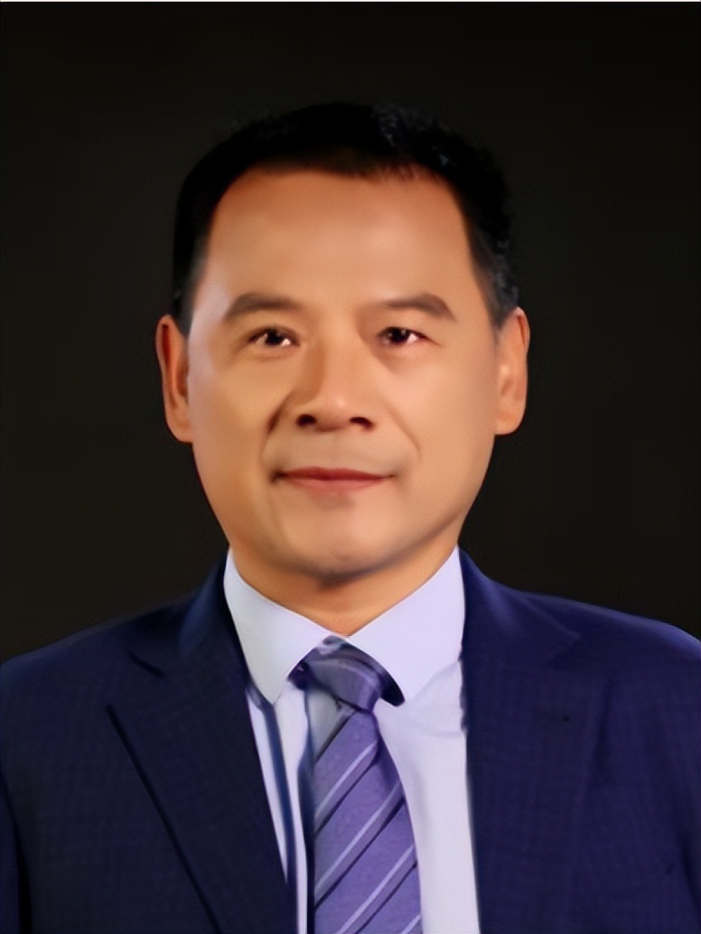 妇女双肺多发结节，病理示炎症，病情持续进展如何揭疑？