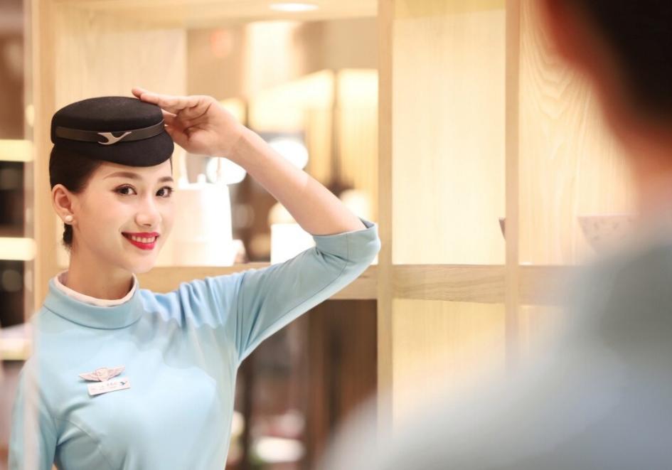 漂亮的空姐遇到非常有钱的总裁,漂亮的空姐