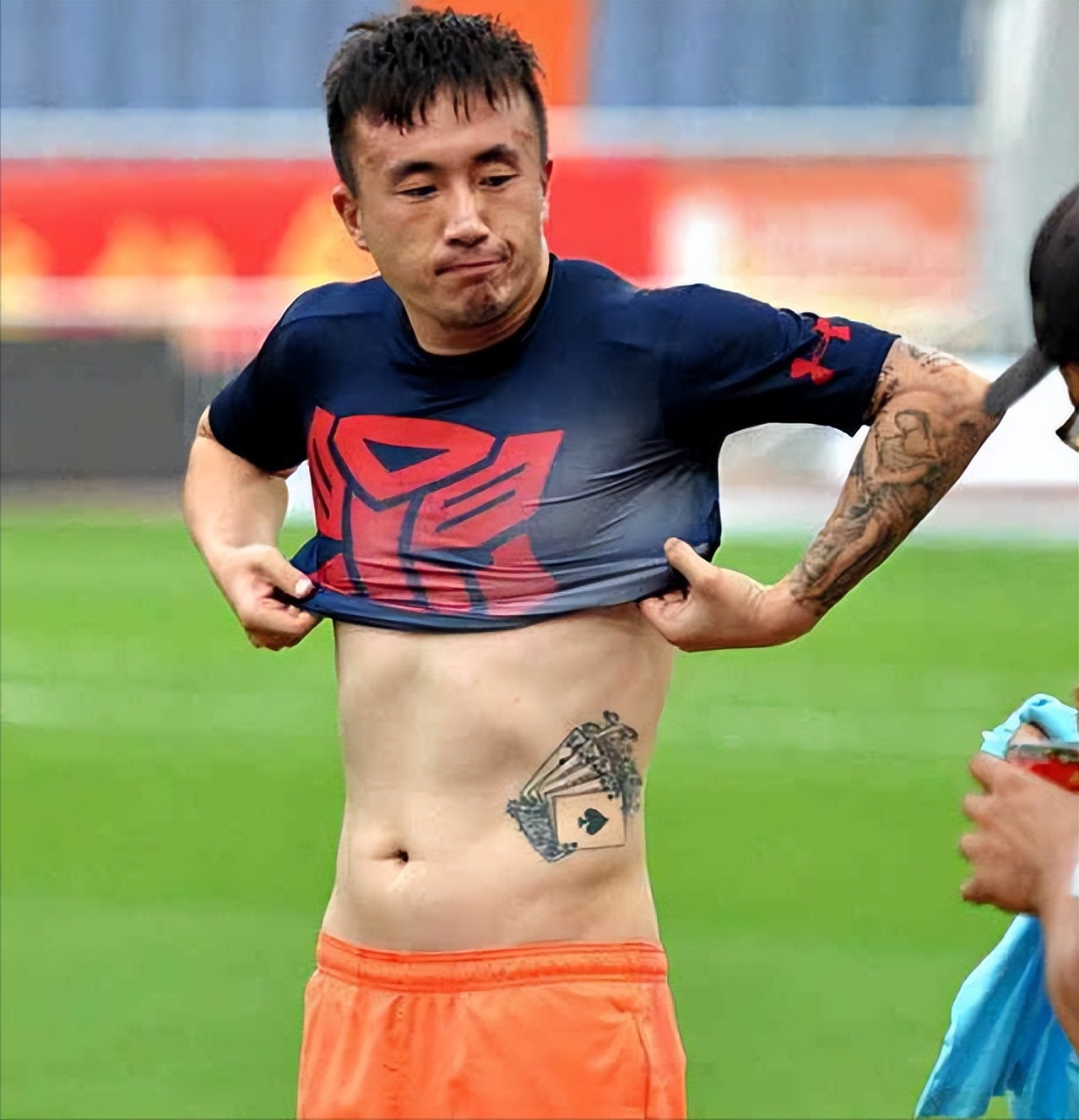 国足给球迷道歉视频,给国足道歉搞笑视频