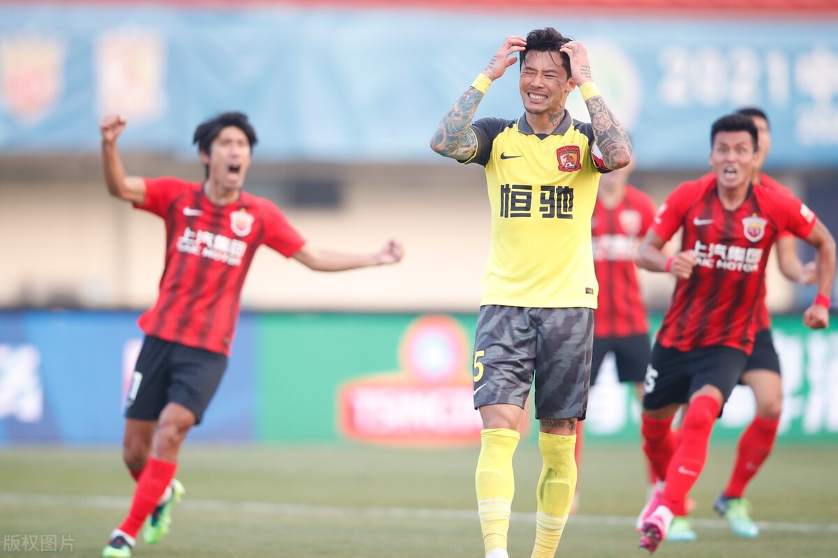 张琳芃罚点球震飞球门,张琳芃失误为啥还用他踢主力