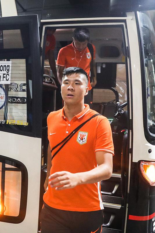 血亏！恒大1.05亿买水货国脚，3年进1球，被鲁能赚去7500万