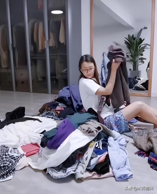 断舍离的极简生活9件家具,断舍离女孩88平6件家具