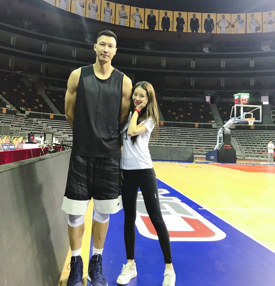 易建联前女友陈露,易建联的前女友是刘亦菲吗