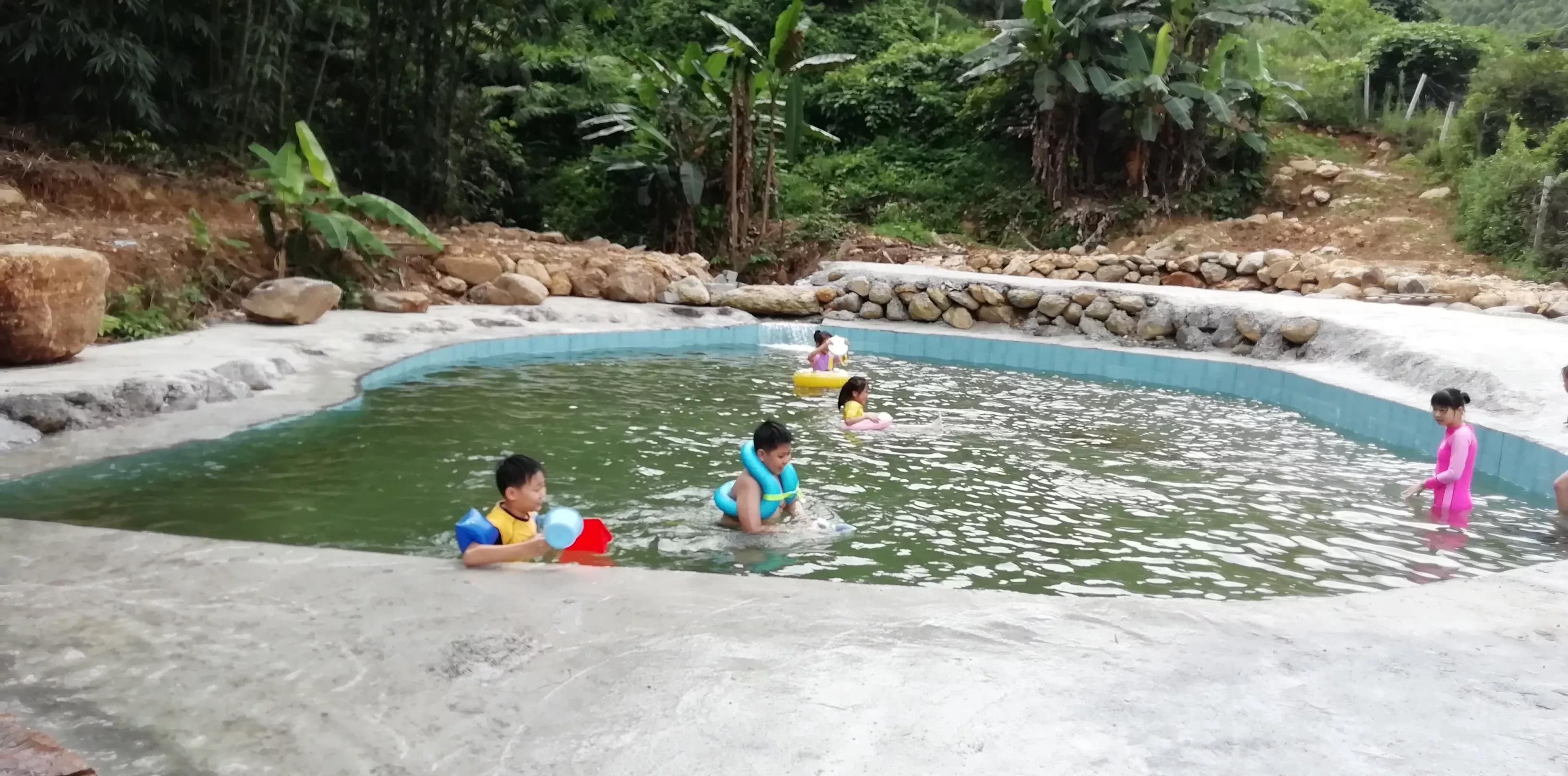 溯溪攀爬,溯溪徒步露营