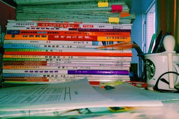 清华女学霸是怎样炼成的？看看她的书桌，或许会找到她成功的原因