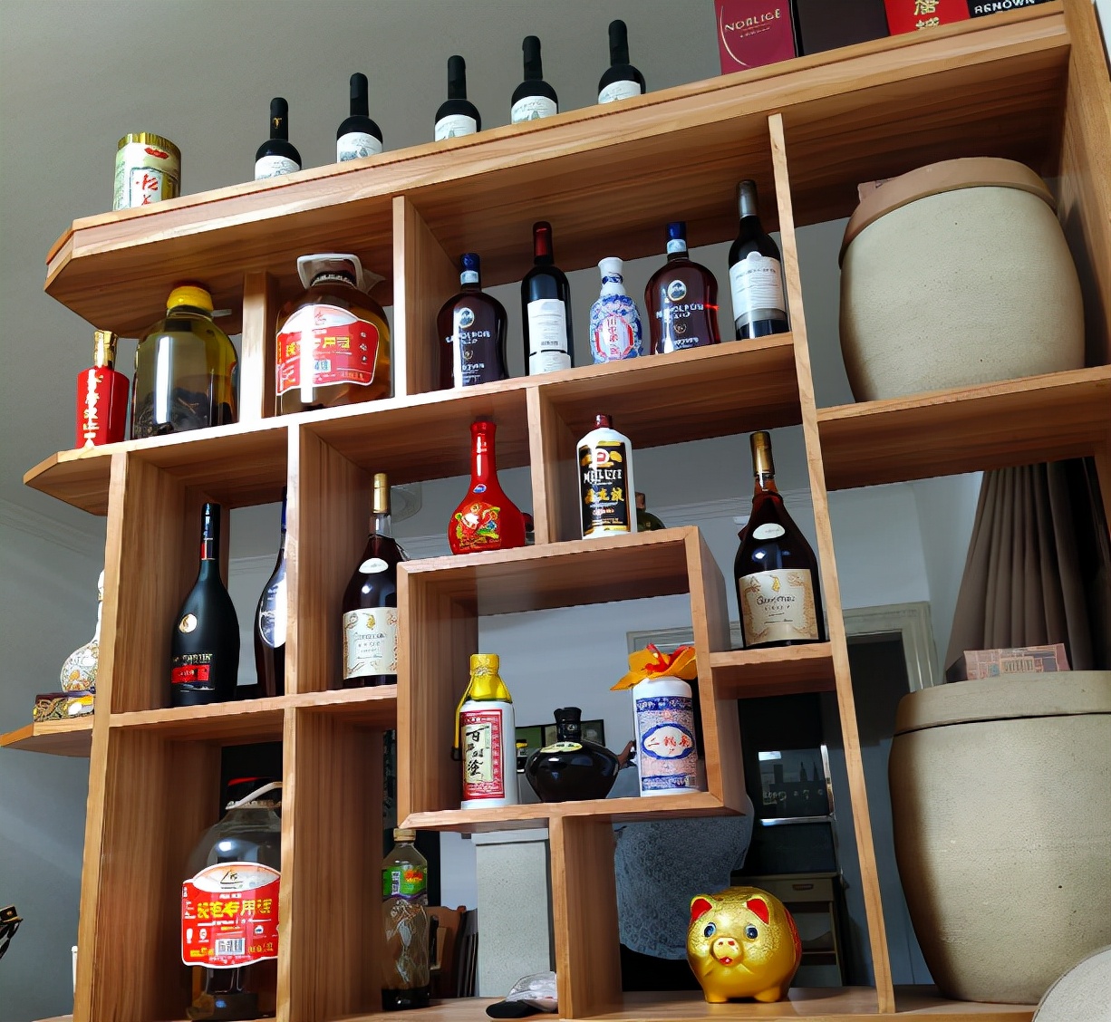 广东55岁富商“酒柜”，走红朋友圈，竟无1瓶五粮液，行家：识货