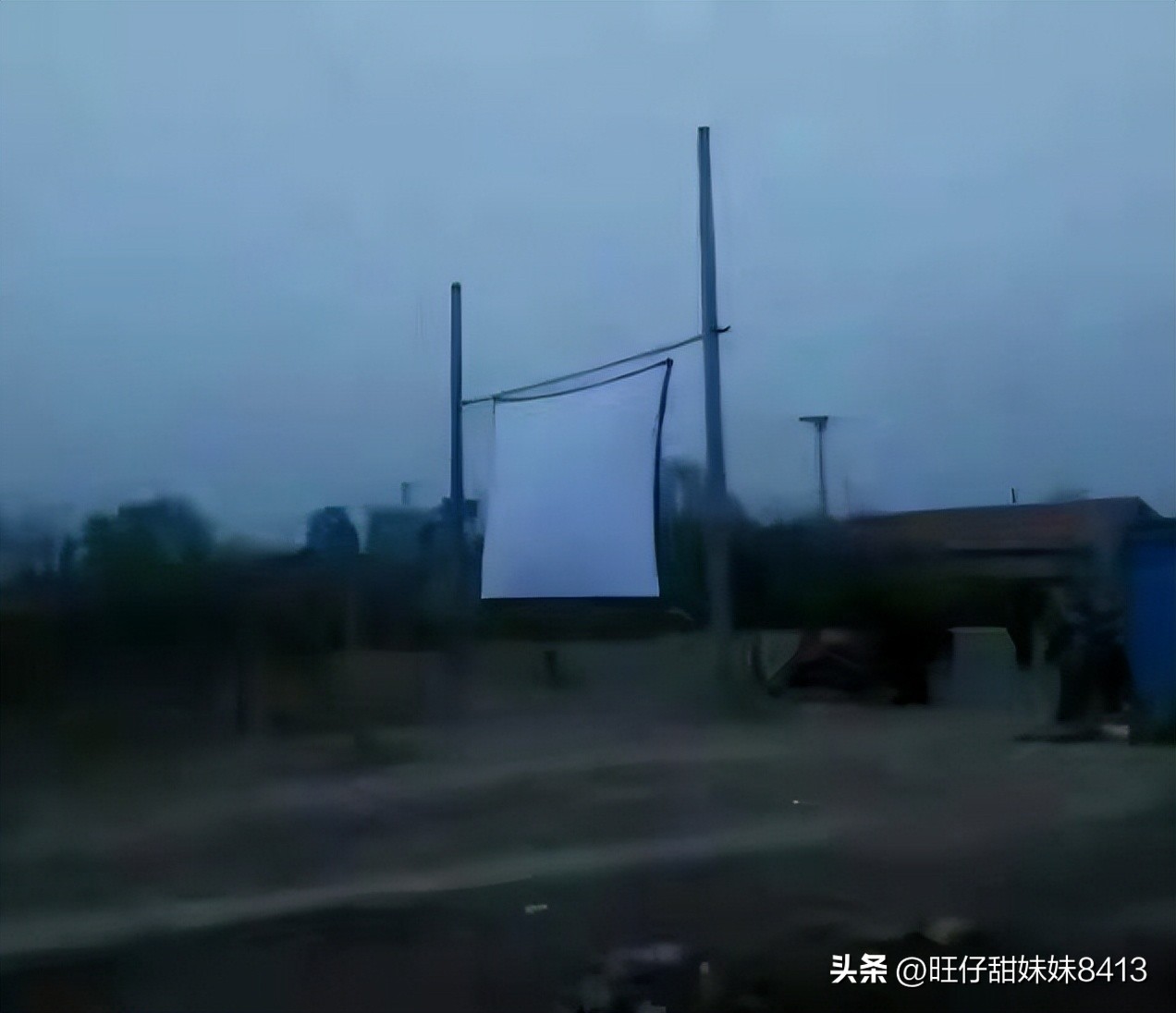 七八十年代农村看露天电影的照片,七十年代看露天电影照片