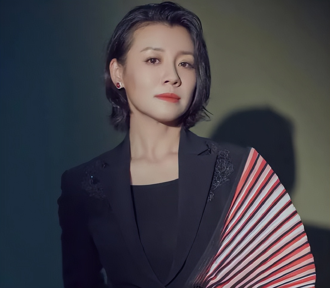 41岁的殷桃和46岁的梅婷,殷桃梅婷最好看的图片