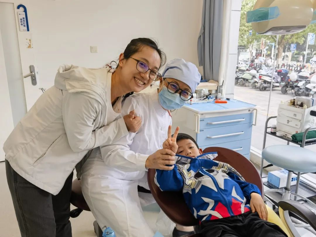 4岁宝宝看牙医不配合怎么办,看牙孩子不配合