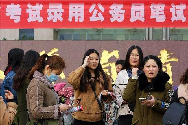 未来十年公务员有怎样的前景,中国为什么公务员最吃香