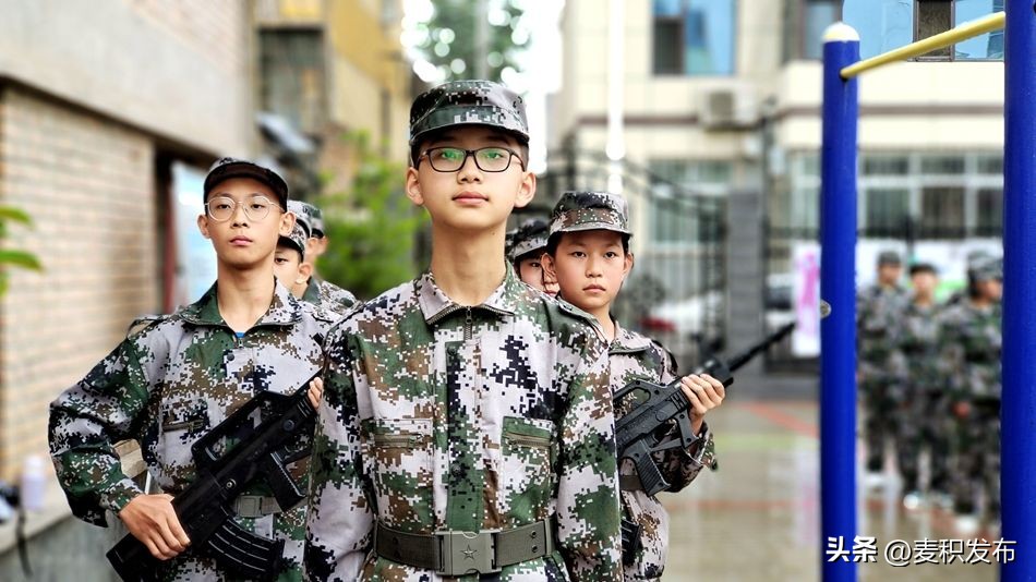 龙园学校军训演出,龙潭中学军训才艺表演