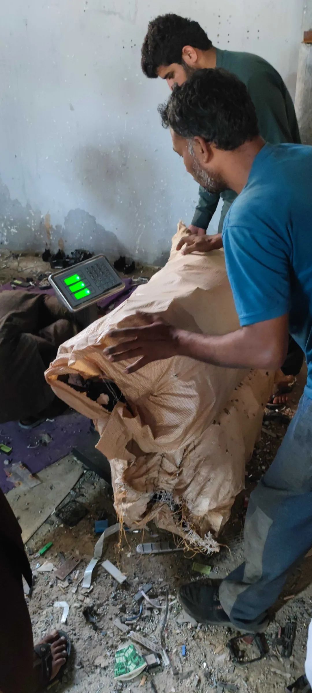 迪拜的富人区捡垃圾,迪拜可以捡垃圾吗