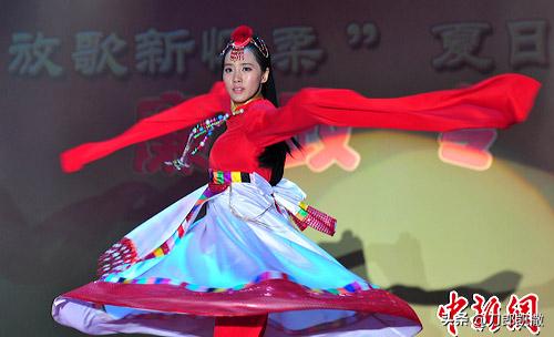 秋雅为什么突然火到国外,秋雅怎么不红