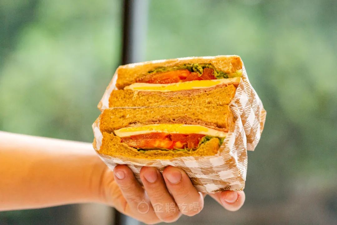 吃掉100个小面包,吃掉100个面包