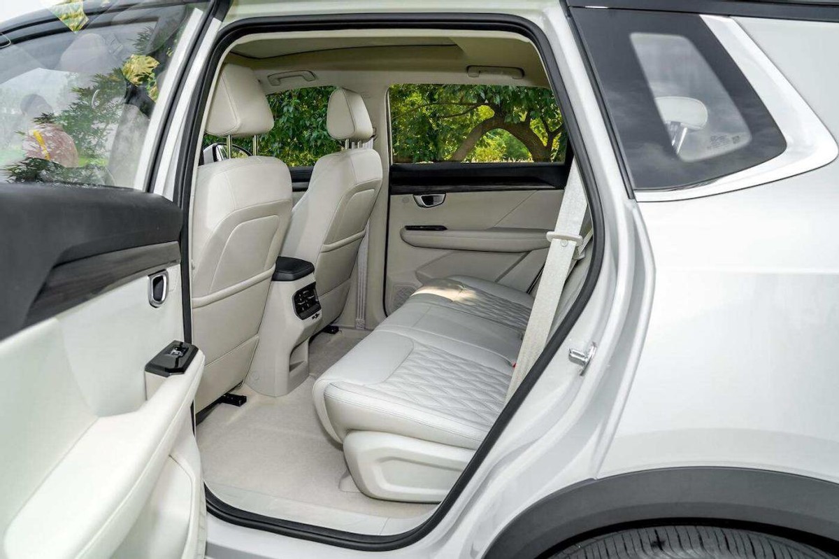 五菱星辰混动版10.98万值不值得买,五菱星辰手动挡低配五座落地价