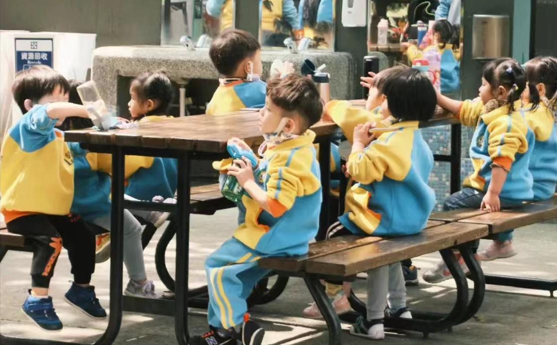 班班吃凤梨,台湾学生被迫吃凤梨