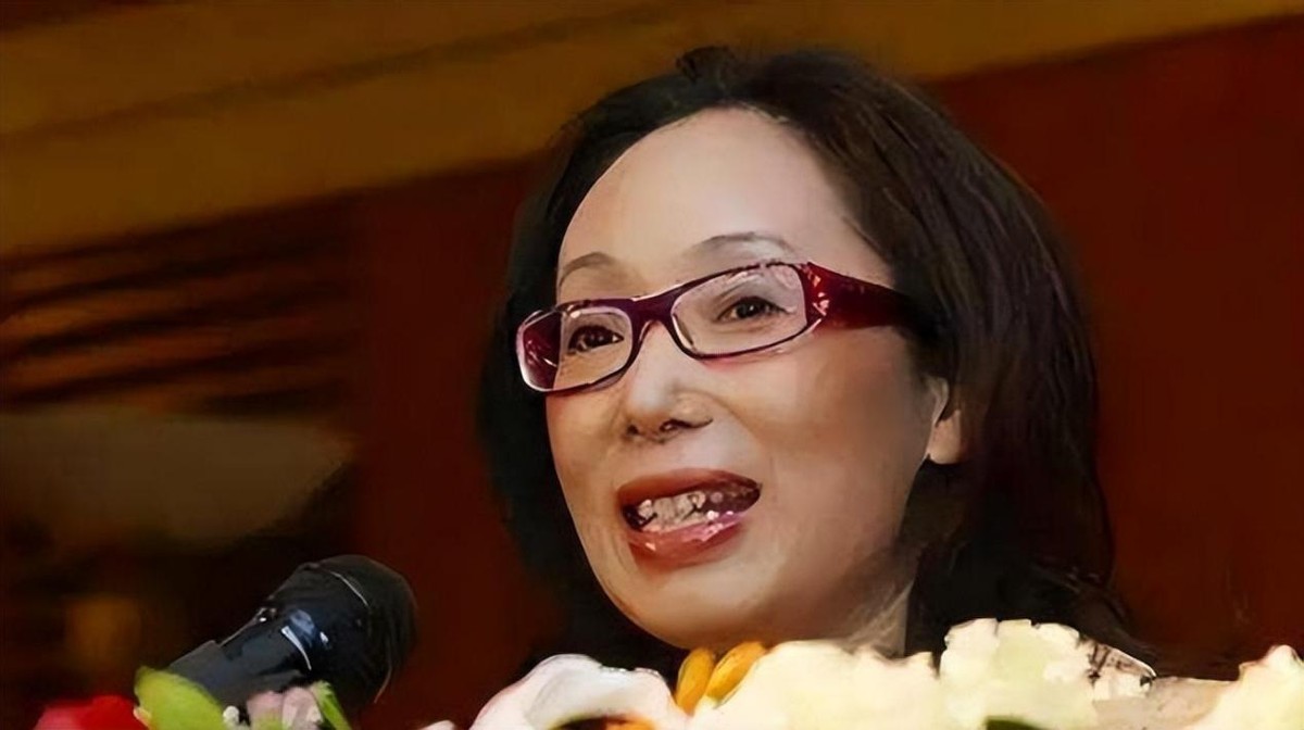 23岁女富豪生活奢靡,黑龙江女首富离婚