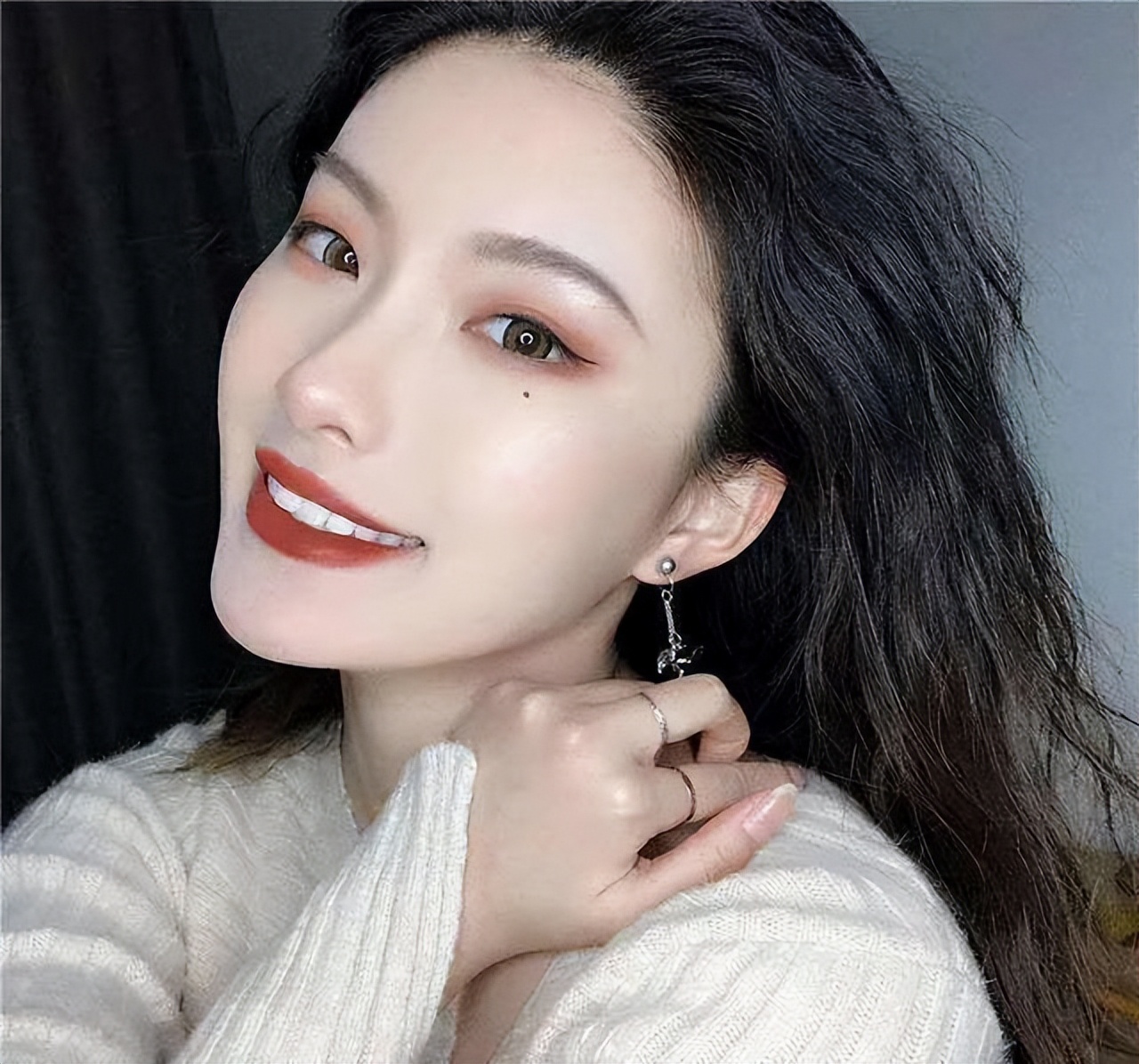 涂了几个月粉底皮肤黄黑,涂完粉底脸还是很黄很暗沉