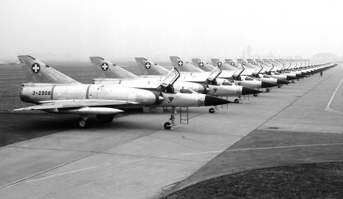 幻影Ⅲ加上两撇八字胡，和A-7去瑞士PK，最后赢家是F-5