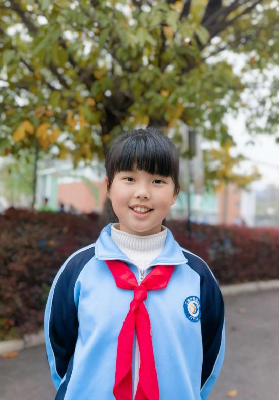 小学小升旗手自我介绍,我是光荣的升旗手视频