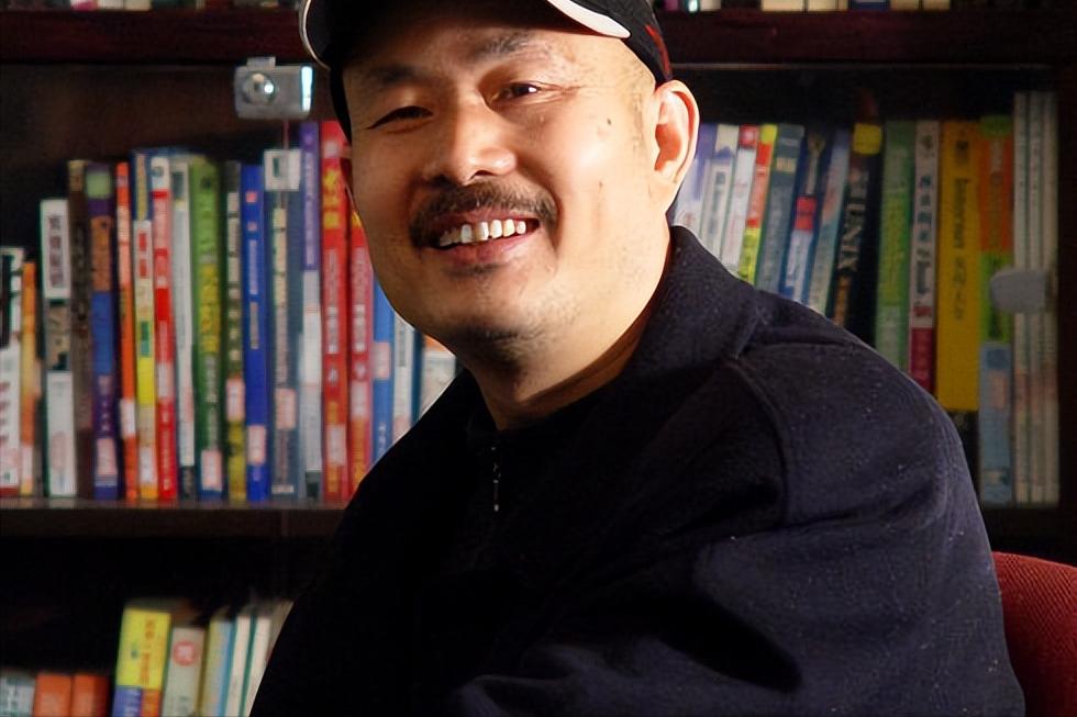 独臂大叔从零创业，带领355名残疾员工做梳子，一年卖出三个亿！