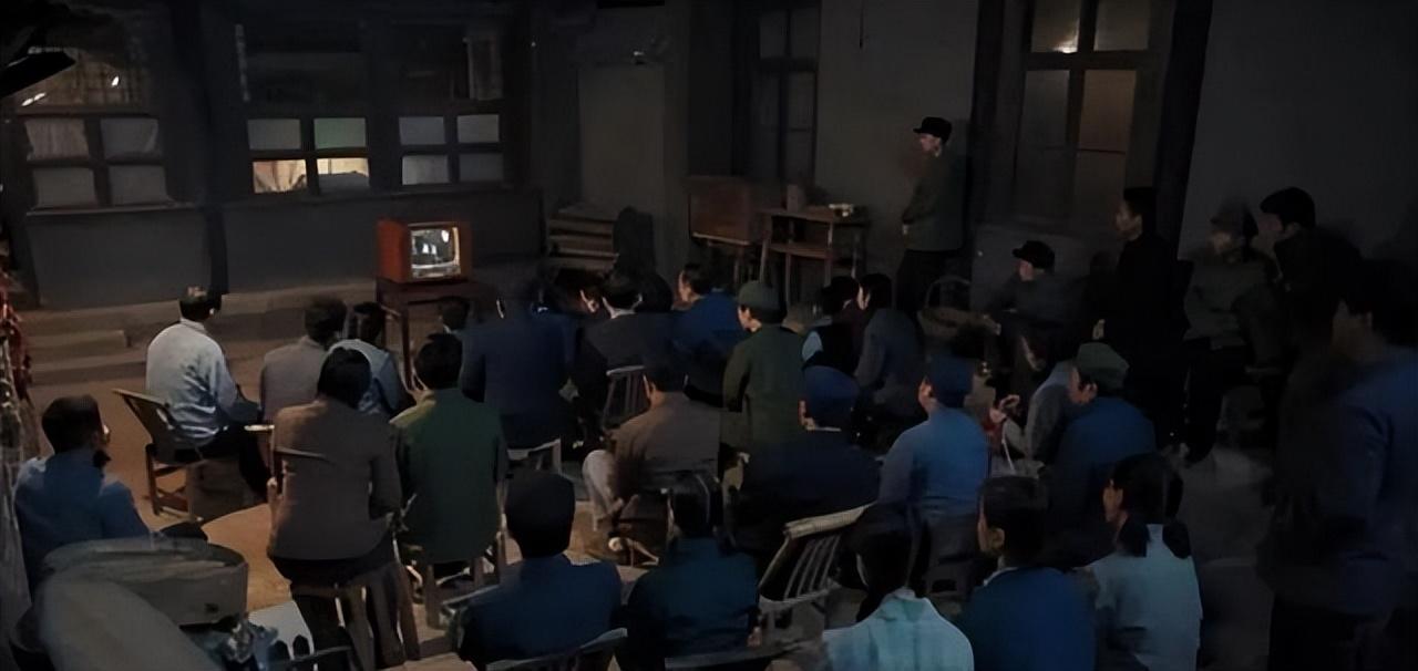 离家出走8年的堂妹突然联系我，一再强调不能把她信息透露给小叔