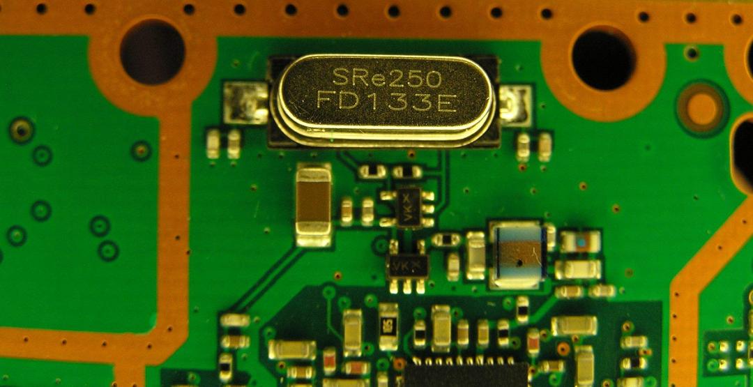 晶振的工作原理及电路图,晶振原理和电路图