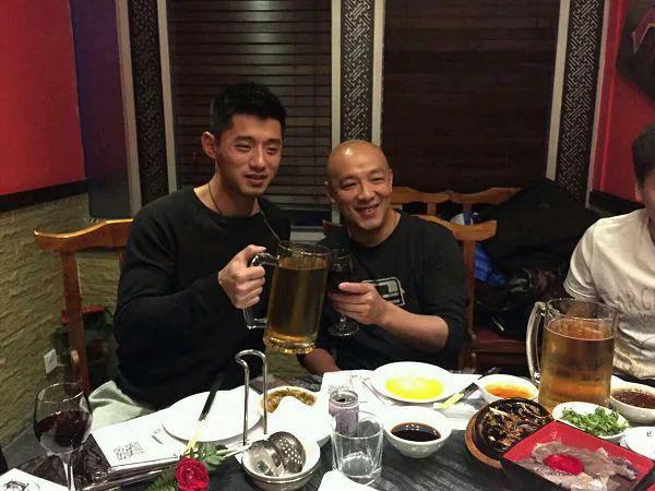 国乒教练肖战家庭成员,国乒教练肖战的真实年龄