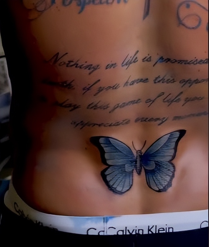 除了花蝴蝶，阿森纳球星本怀特还有哪些奇葩纹身？