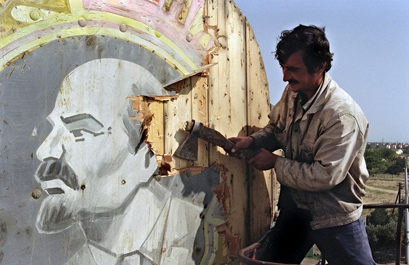 苏联解体后，俄罗斯人民过得幸福吗？美国的行为说明了一切！