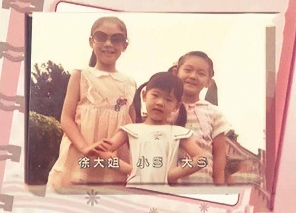 大s与外国人吻戏视频,大s三重奏恩爱