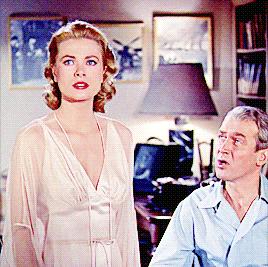 花十亿就拍了个这？我真的不想看她的大胸造型啊…