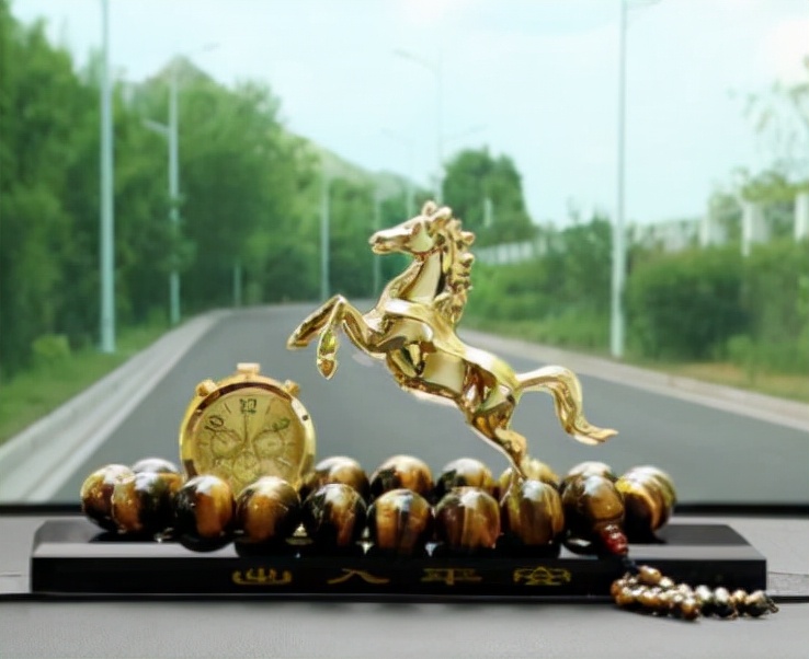 中控台放摆件违章吗,车内中控台摆件哪一种才安全