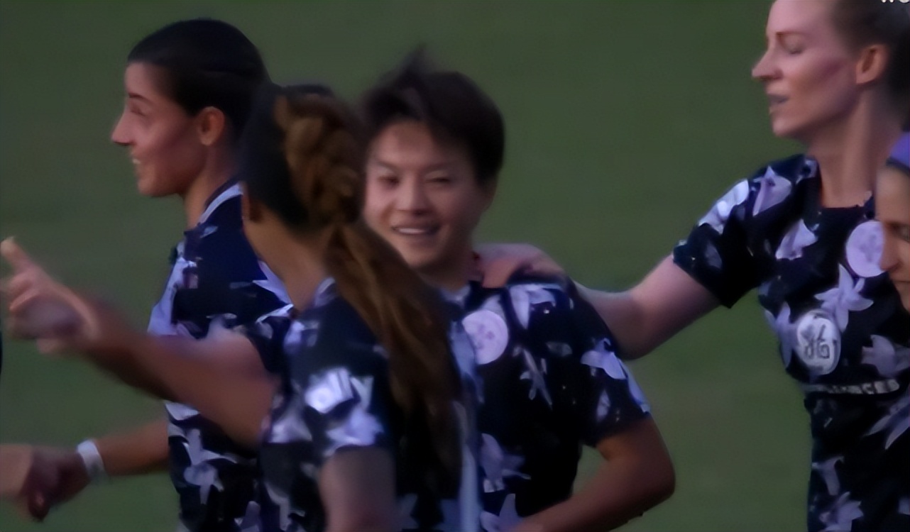 王霜超强个人集锦亚洲杯夺冠,全场最佳王霜打入第三次留洋首球