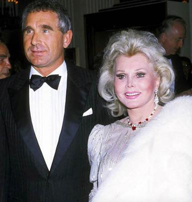 “最高级的*女妓**”：嫁老头撩鲜肉，9婚8离，与美国总统闹绯闻