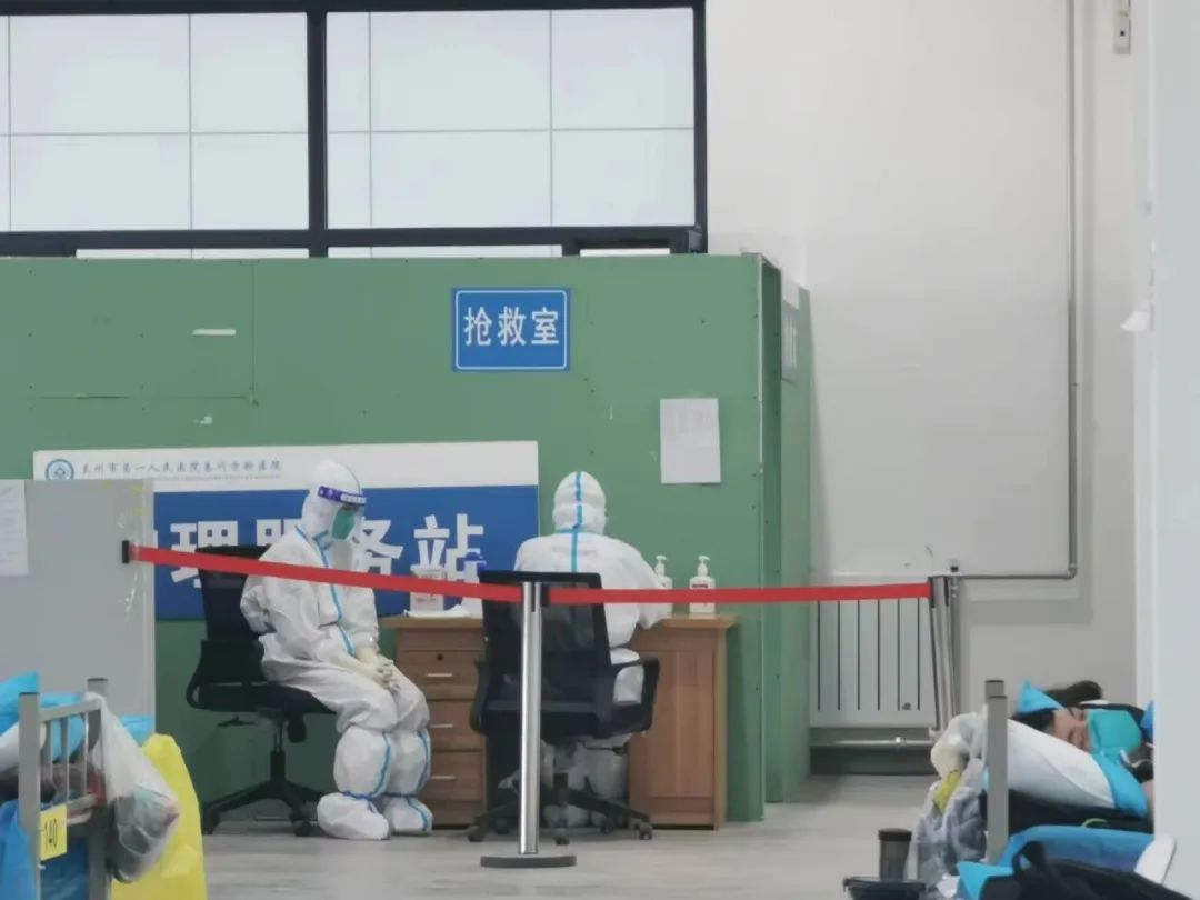 新冠小孩发烧2天,新冠小孩发烧6天了