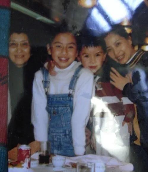 一场离婚让黄晓明成了笑话，他对baby已没有用，她吸干了他的资源